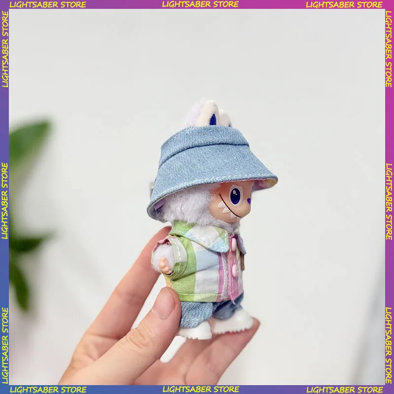 ชุดเสื้อผ้าตุ๊กตา Labubu 4.0 สุดหล่อ น่ารัก หมวกบักเก็ต เสื้อ กางเกง ชุดตุ๊กตาขนนุ่มขนาดเล็ก ของตกแต่งตุ๊กตาแฟชั่น ของขวัญ