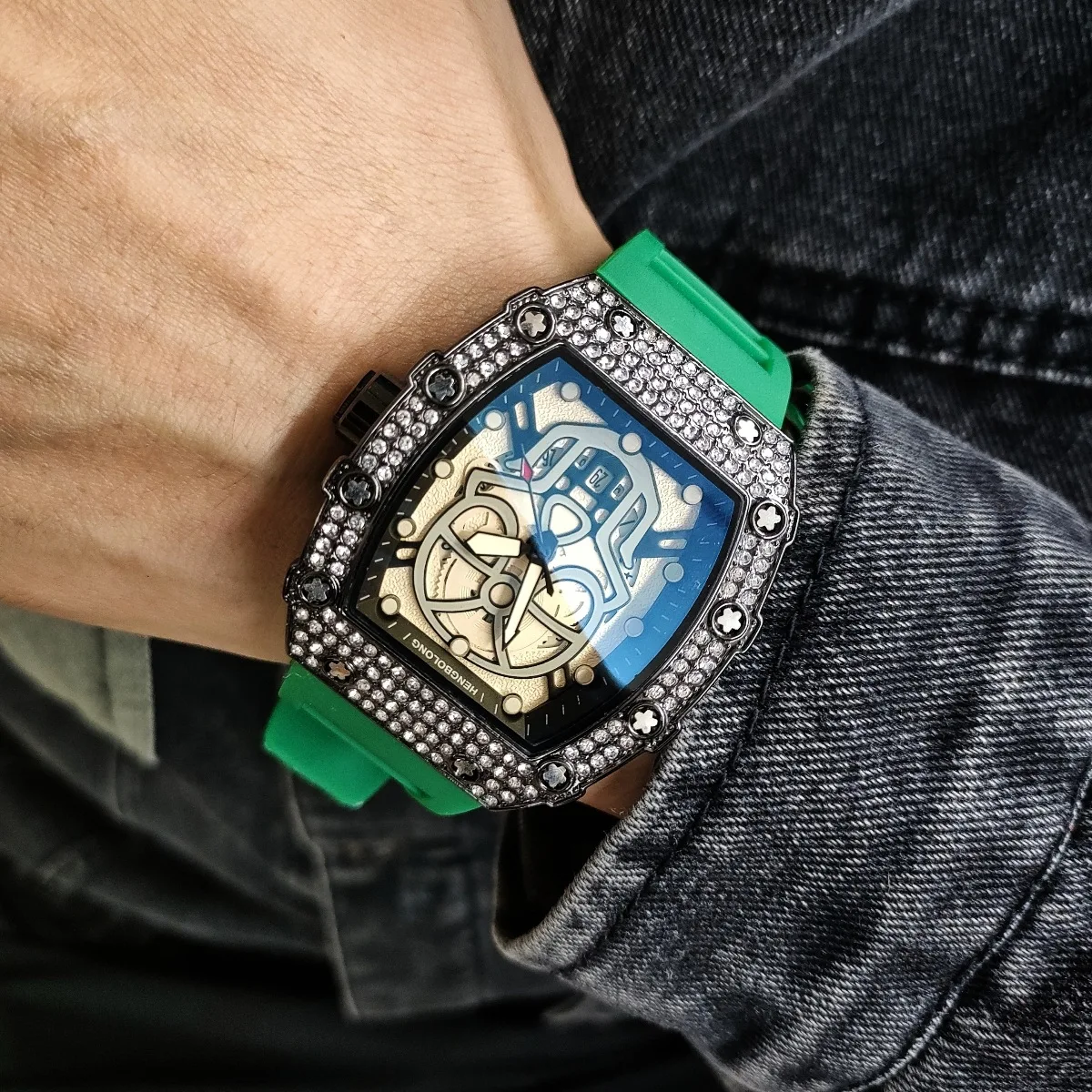 Tonneau Unique Creative Quartz Watch Men Skeleton Skull Dial Diamond Case Decorative Dial Luxury Men Watches Sport Strap Watch