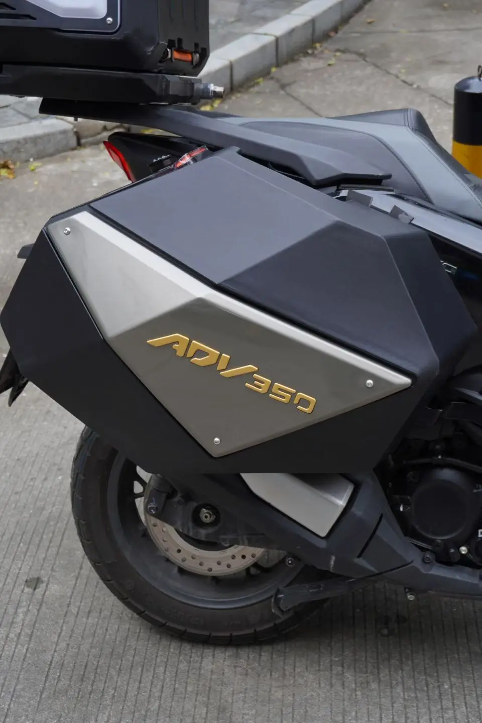 Custom ADV350 Large Capacity Side Box Waterproof Shockproof Motorcycle Travel Luggage Side Bag