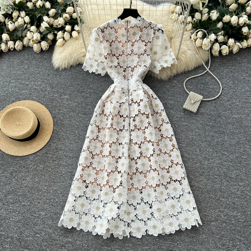 Clothland المرأة خمر فستان الدانتيل الأبيض نمط الأزهار الجوف خارج الخامس الرقبة ألف خط الإناث الرجعية فساتين متوسطة الطول Vestido QE301 #2