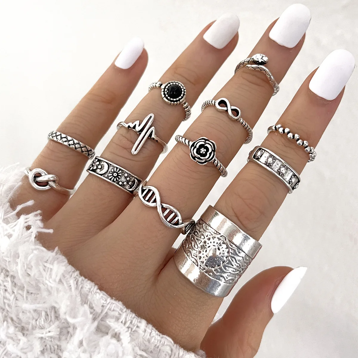 

Totem ring, creative knotted 8-character lightning ring, star and moon imitation black gemstone ring 12-piece set