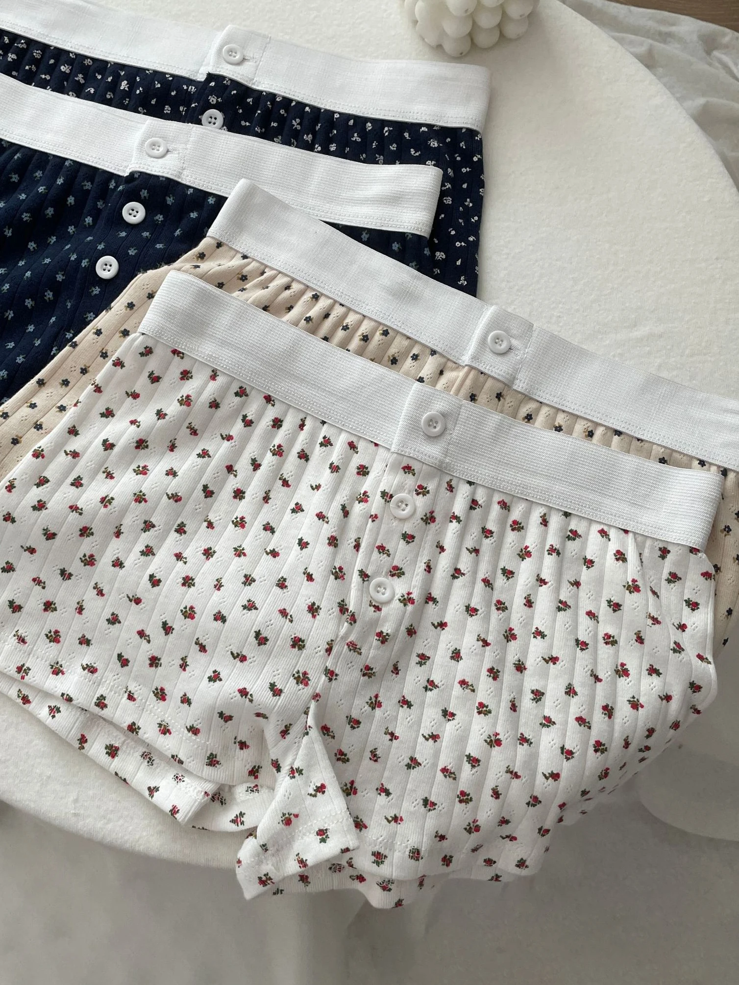 Pantaloncini a costine con occhielli floreali in cotone Donna Estate Tre bottoni Patchwork Pantaloni corti dritti Dolce e carino Biancheria intima casual per la casa Y2k