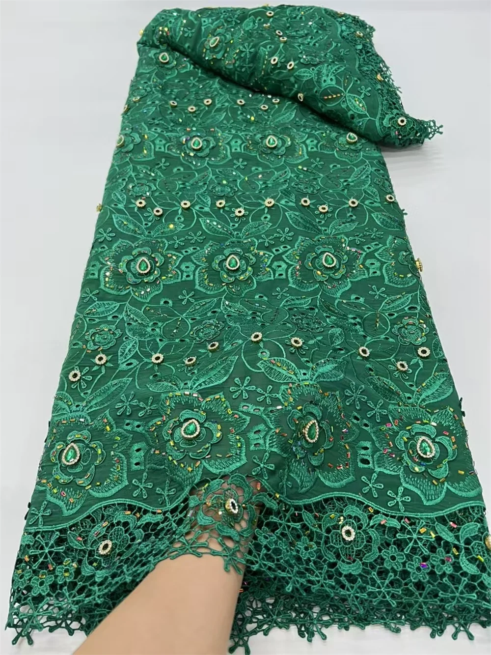 ホワイトアフリカシフォンストーンレース生地 2025 高品質フランスナイジェリア新郎レース生地縫製ドレスウェディングパーティー