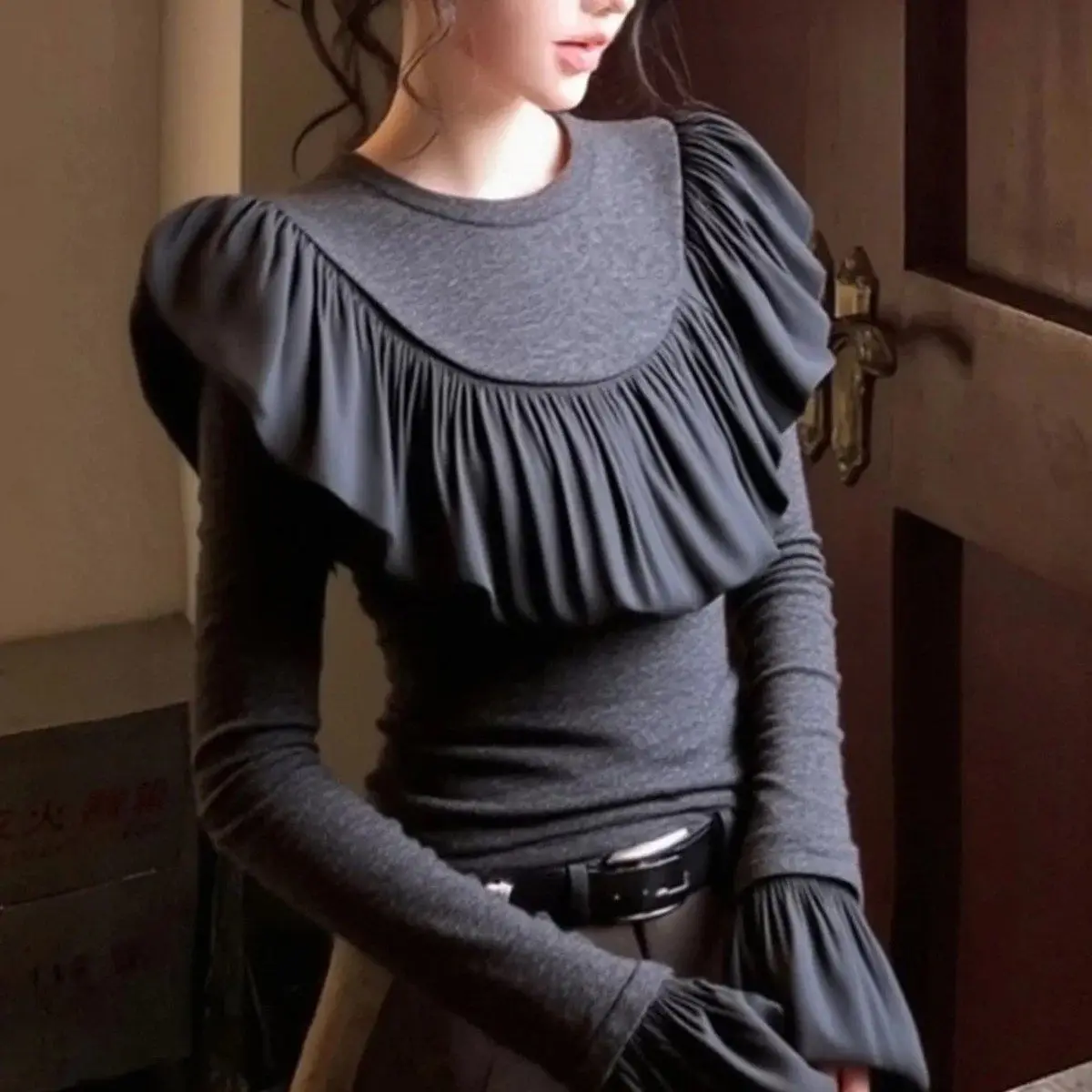 

Spring's sense of design, light luxury, high-end sense, age-reducing gray top for women