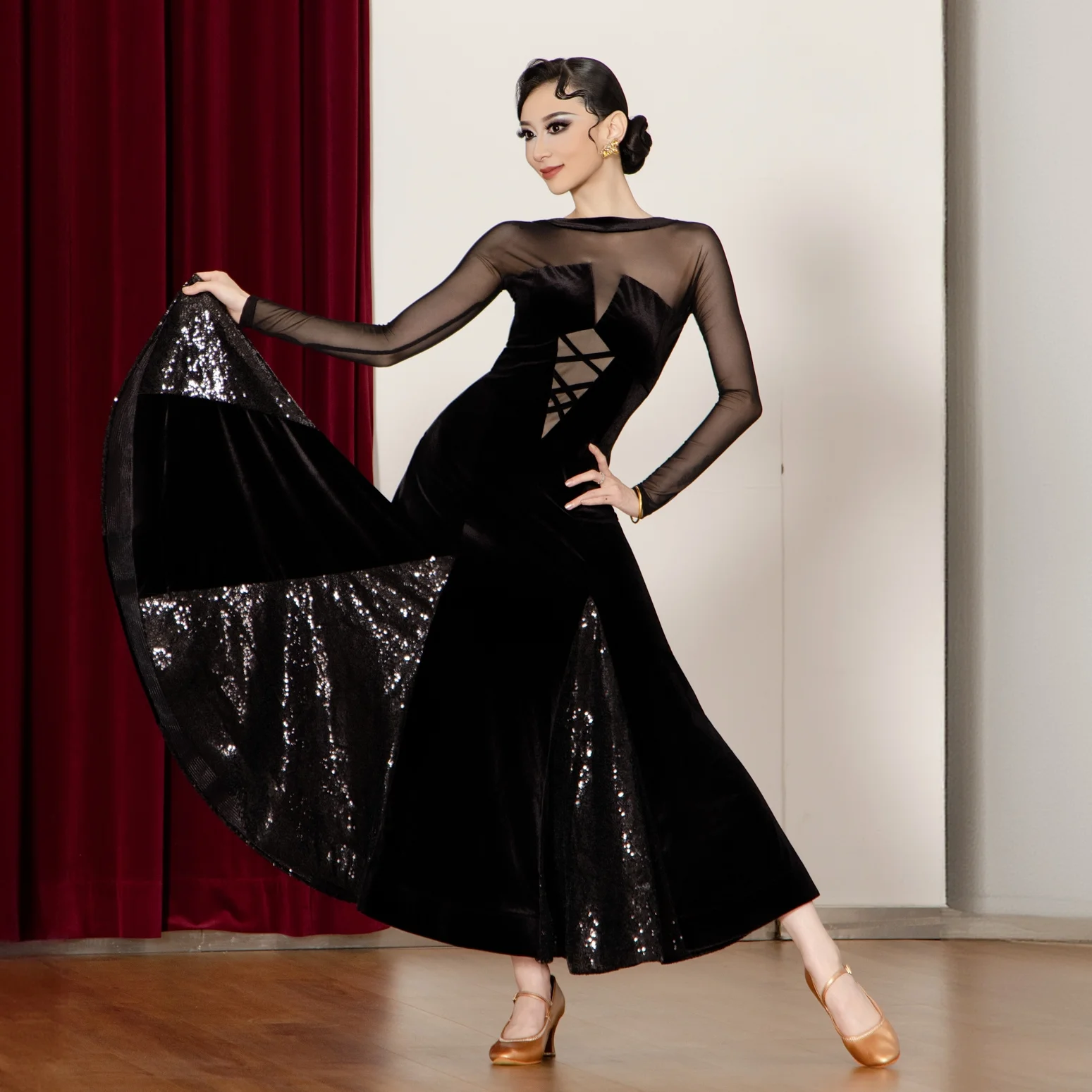 2026 Nuovo Femminile Sala Da Ballo Concorso di Ballo Vestito Per Le Donne Prestazioni Moderne di Danza Sexy Maglia Con Maniche Velluto Valzer Vestito XH3970