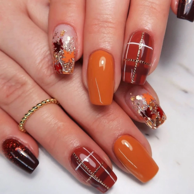 Thanksgiving Square Press On Nails met Maple Leaf en Strips Designs Art