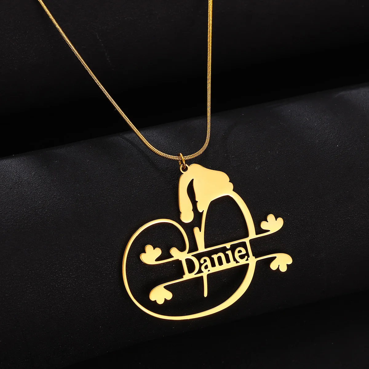 

Подвеска-воротник с именем по индивидуальному заказу для женщин, рождественская шляпа, ожерелье с именной табличкой, колье из нержавеющей стали, рождественские украшения, подарки