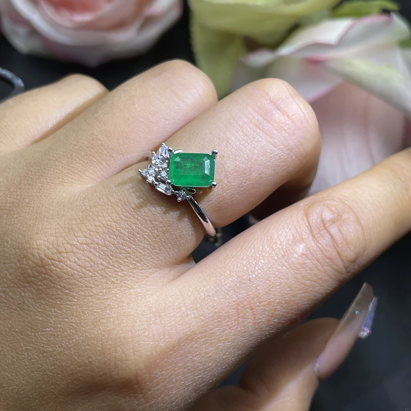 New luxurious personality ring set with natural emerald delicate large granule attended banquet party jewelry