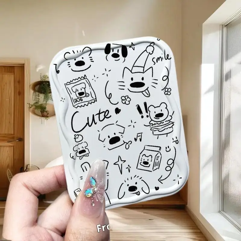 シックな子犬の手鏡と櫛のセット。休日や誕生日に最適な美容アクセサリーギフト。