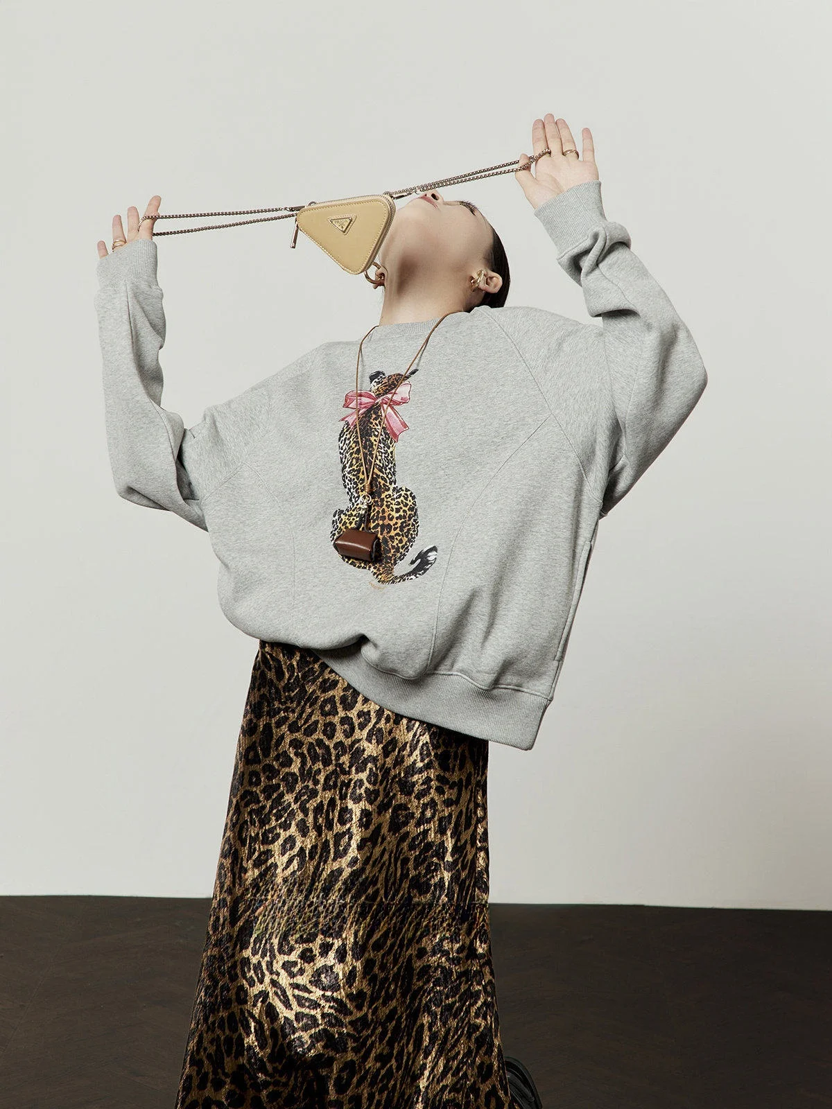 

Женский свитшот ay Fce, весна 2026, новинка, с леопардовым принтом и узлом, круглый вырез, удобный повседневный пуловер в уличном стиле