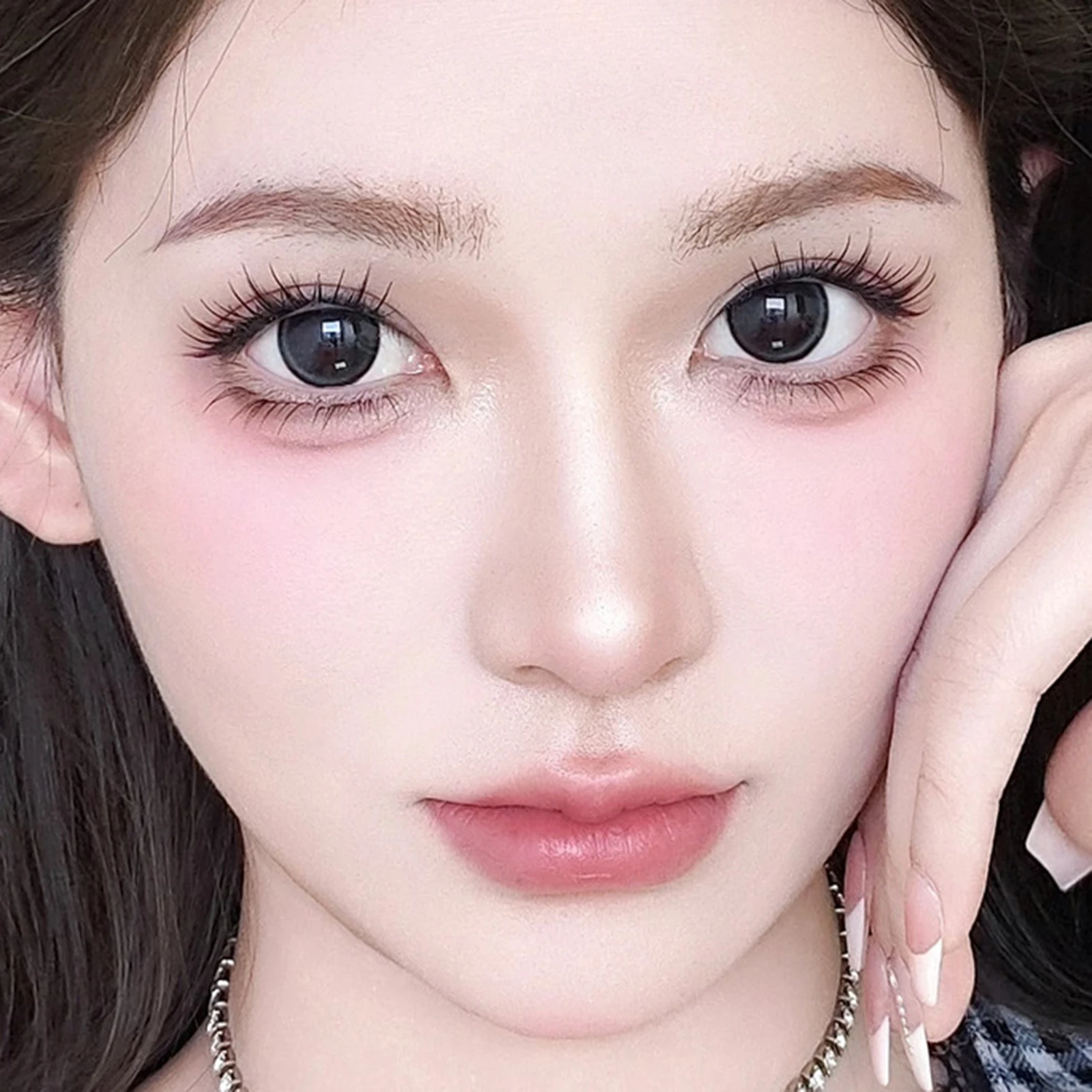 Sztuczne rzęsy manga, efekt kociego oka, kamelia, naturalne, miękkie przedłużanie rzęs, pojedyncze kępki, rzęsy codzienne, makijaż imprezowy.