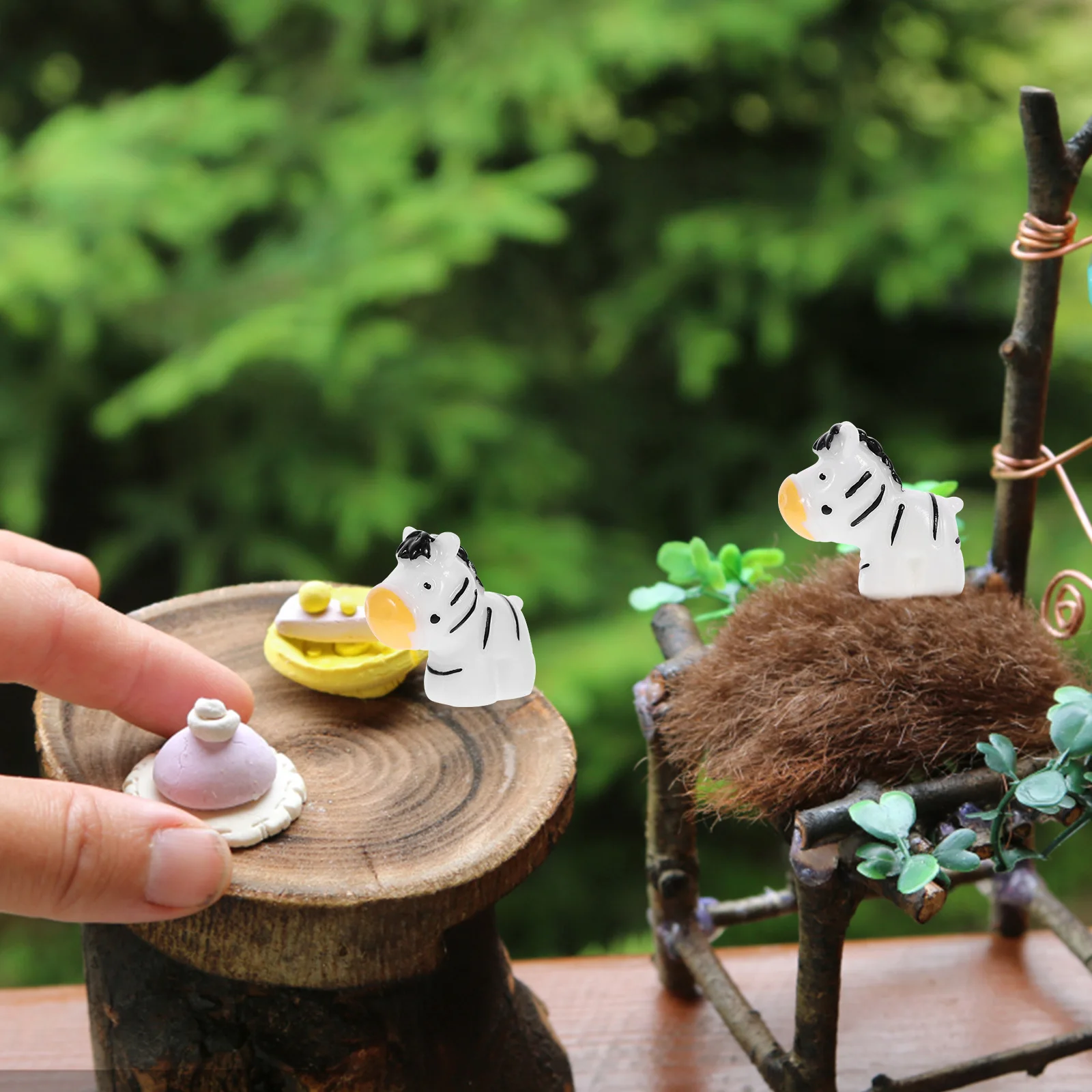 

10 pcs Mini Zebra Ornaments Premium Resin Safe Decor Home Hotel Restaurants Christmas Table Succulent Plant Toy