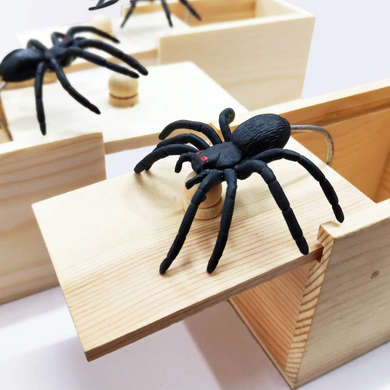 Spider Prank Box Funny Pop Out Spider Wooden Scare Box Toy Hilarious Christmas Halloween April Fool Joke Prank Trick Toy for Kid