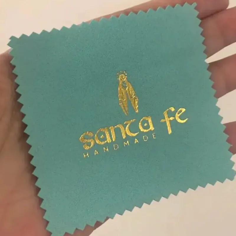 

100 шт., тисненый логотип на заказ, 8*8 см, серебряные полированные сумки OPP, ткань для очистителя серебряных ювелирных изделий, синий замшевый материал из микрофибры