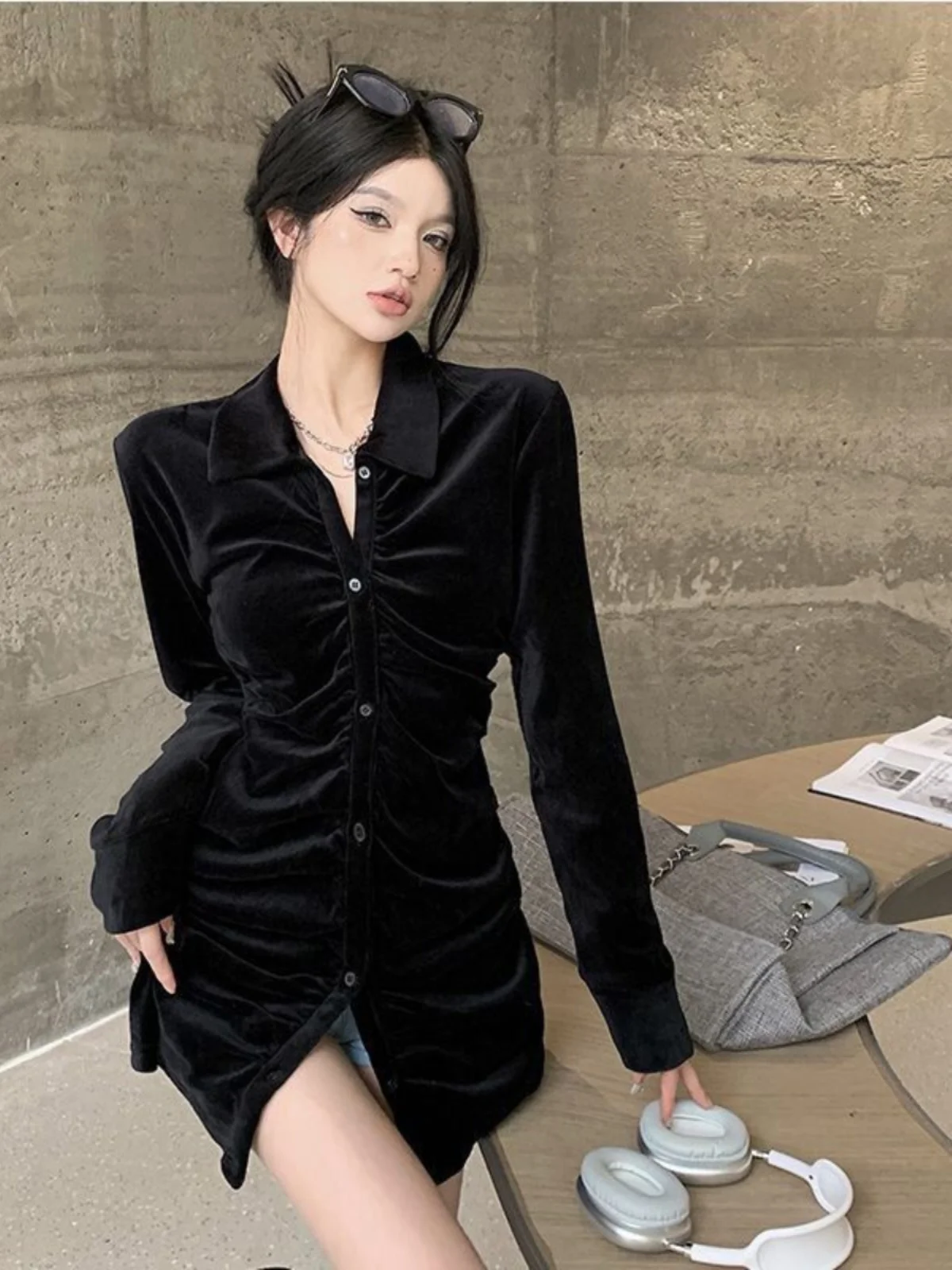 

Ретро-блузка в гонконгском стиле для женщин, бархатная, с длинным рукавом, приталенная, с драпировкой, осень 2023, новая модная коллекция, элегантная, из полиэстера...