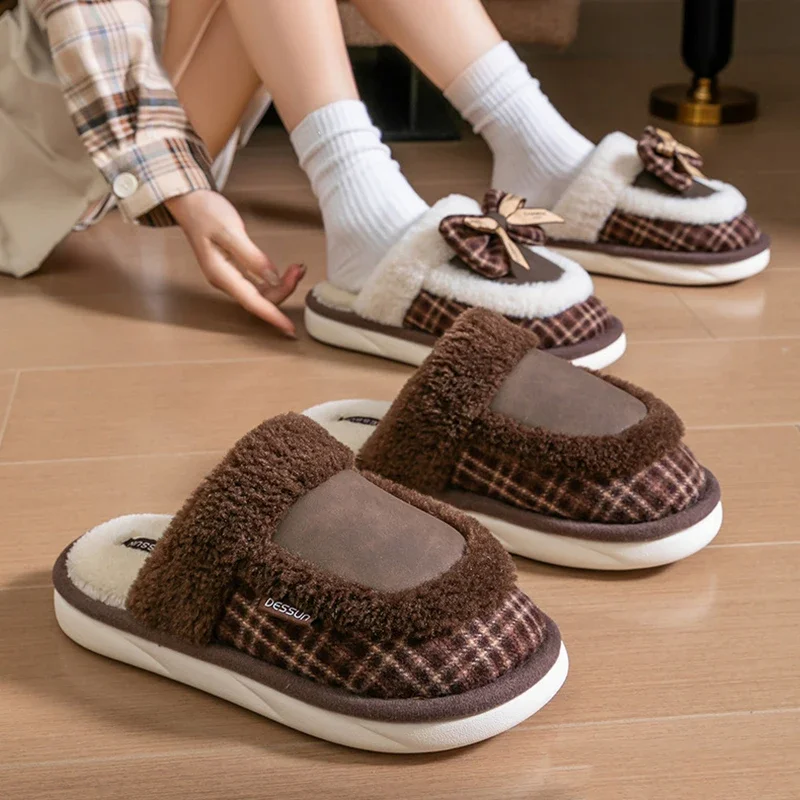 Zimowe ciepłe pluszowe kapcie damskie w kratę z kokardą, modne antypoślizgowe kapcie domowe, wygodne damskie buty z grubą podeszwą z polaru i bawełny.