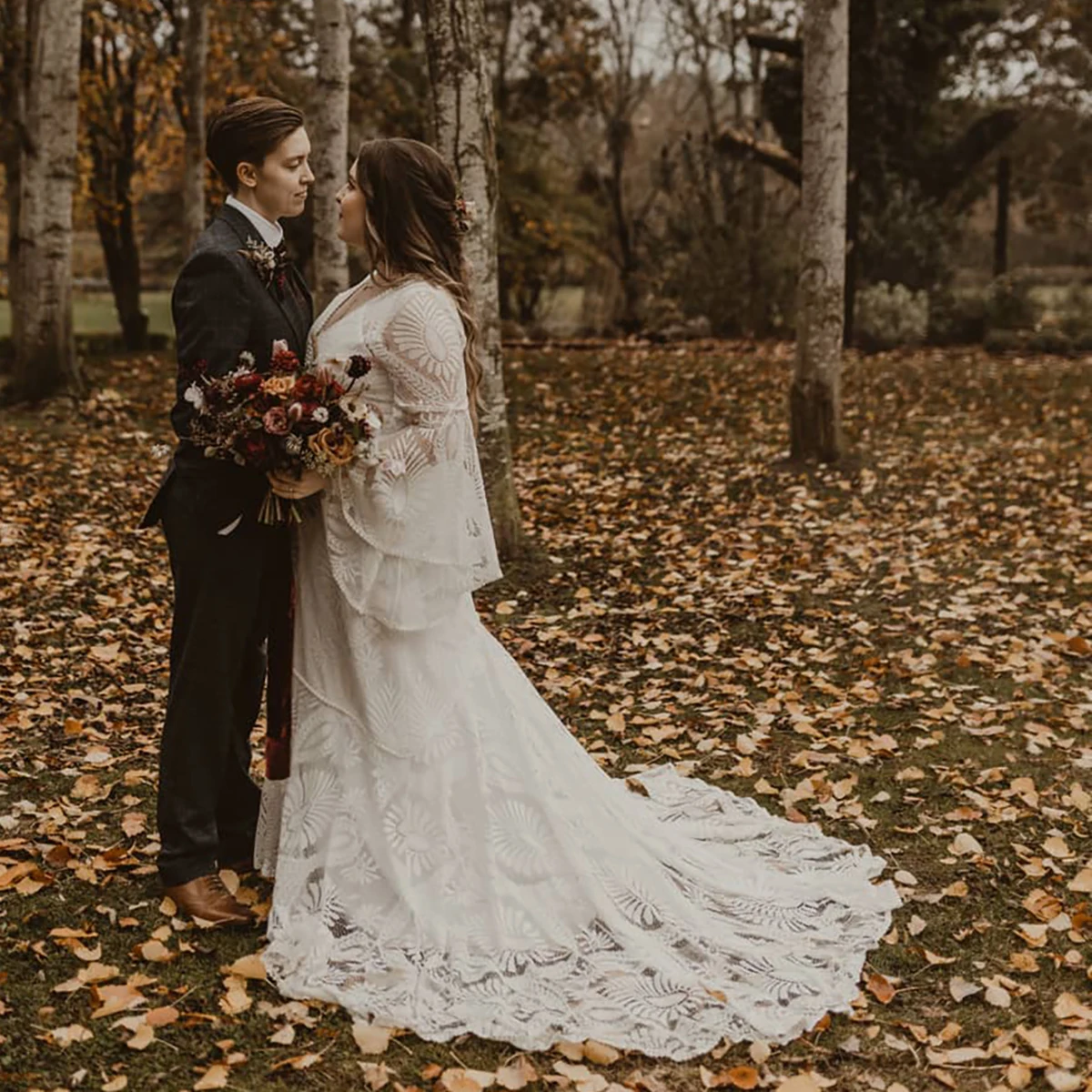 Modest Closed Back Boho Customized Wedding Dress Plus Size V Neck A Line Customize Long Bell Sleeves Ivory Lace Bridal Gowns