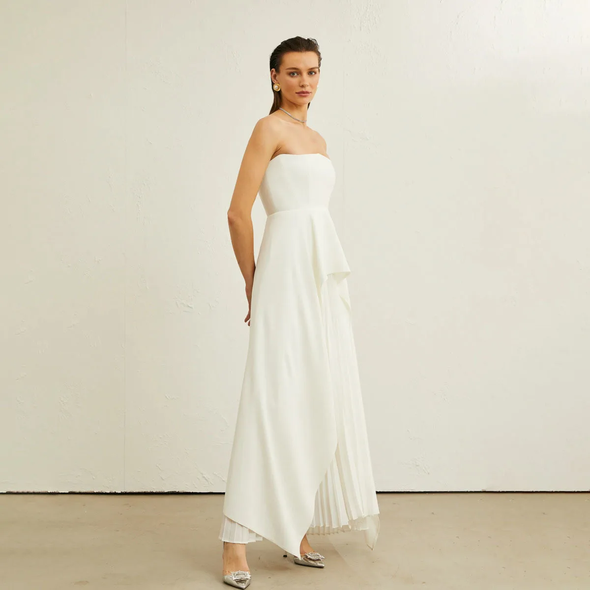 Sukienka damska bez ramiączek KWTX na imprezę, lato 2026, elegancka, asymetryczna, szykowna, do biura, wieczorowa, minimalistyczna, premium, street style