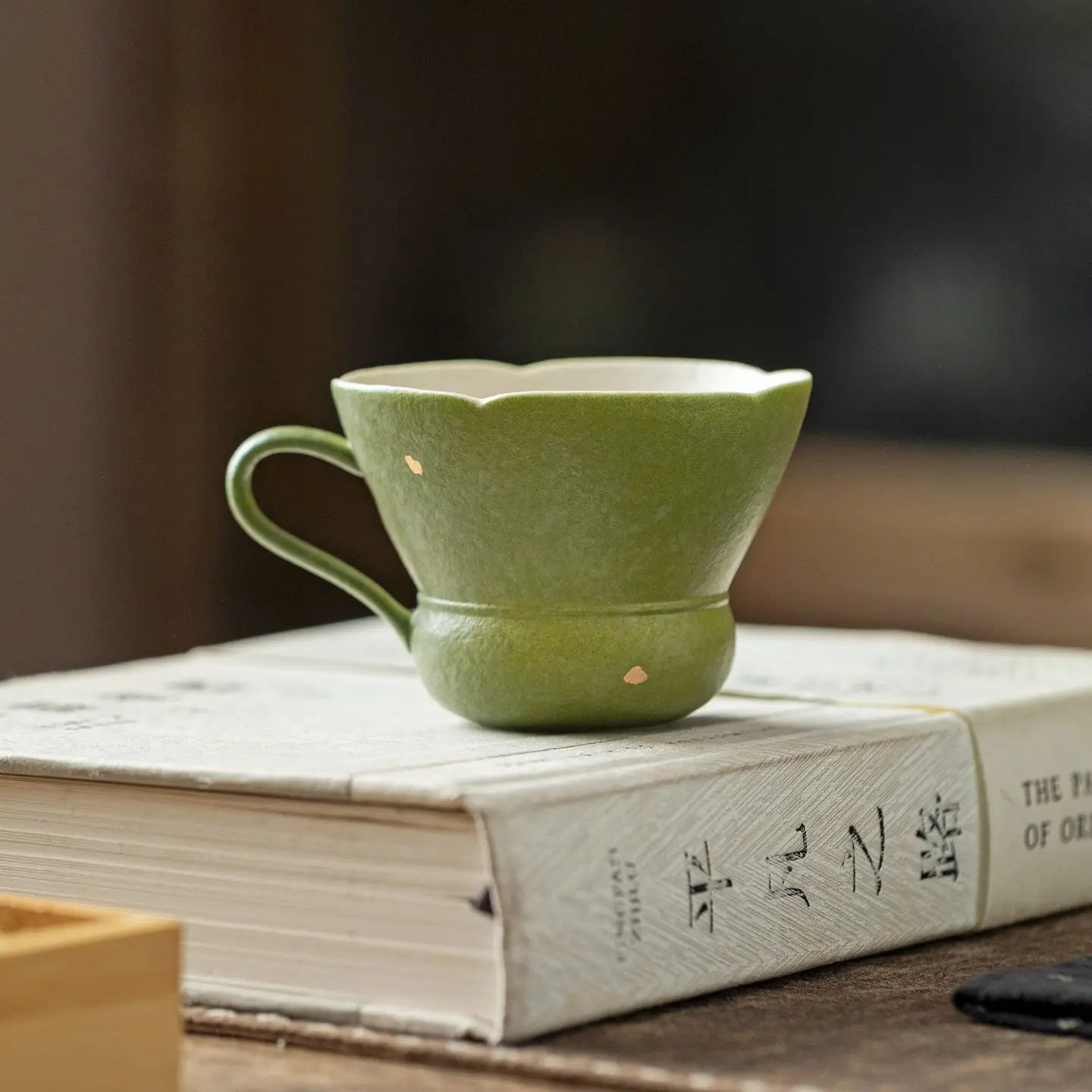 Blue and white flint red sprinkle kumquat green handle cup high value household ceramic kung fu tea set anti-scalding tea cup