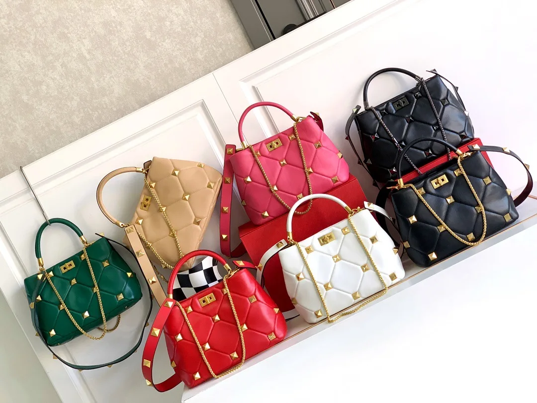 2024 Fashion Shoulder Diagonal Black Leather Bag Sheep Rivets Bag Women Real Leather Chain Handbag Large Capacity Bucket Bag