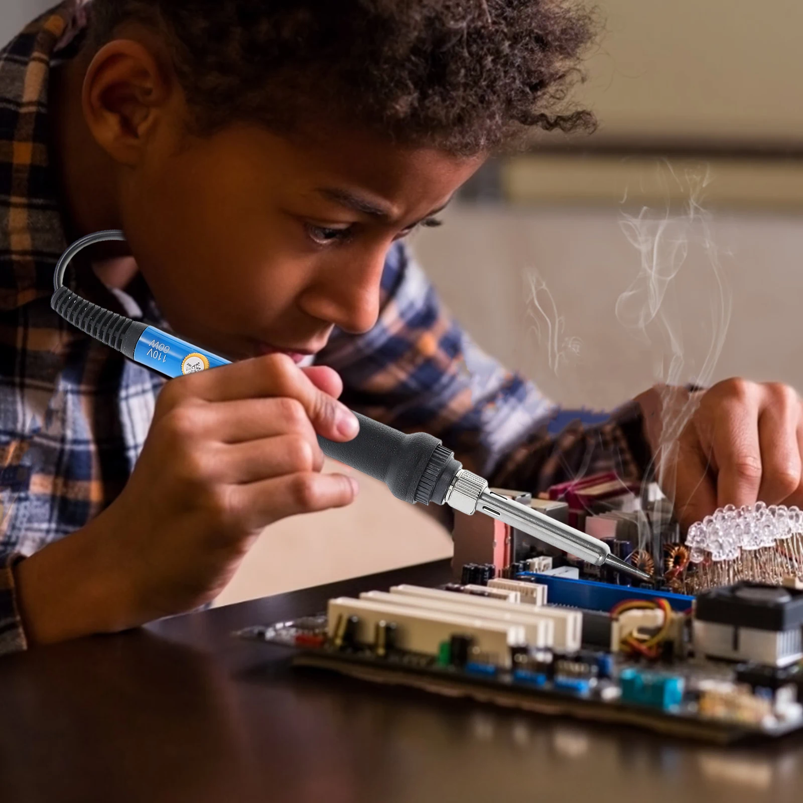 ชุดหัวแร้งบัดกรีปรับอุณหภูมิได้ 1 ชุด 60 วัตต์ พร้อมแท่นวางและหัวแร้งหลากหลายแบบ สำหรับงานอิเล็กทรอนิกส์ DIY