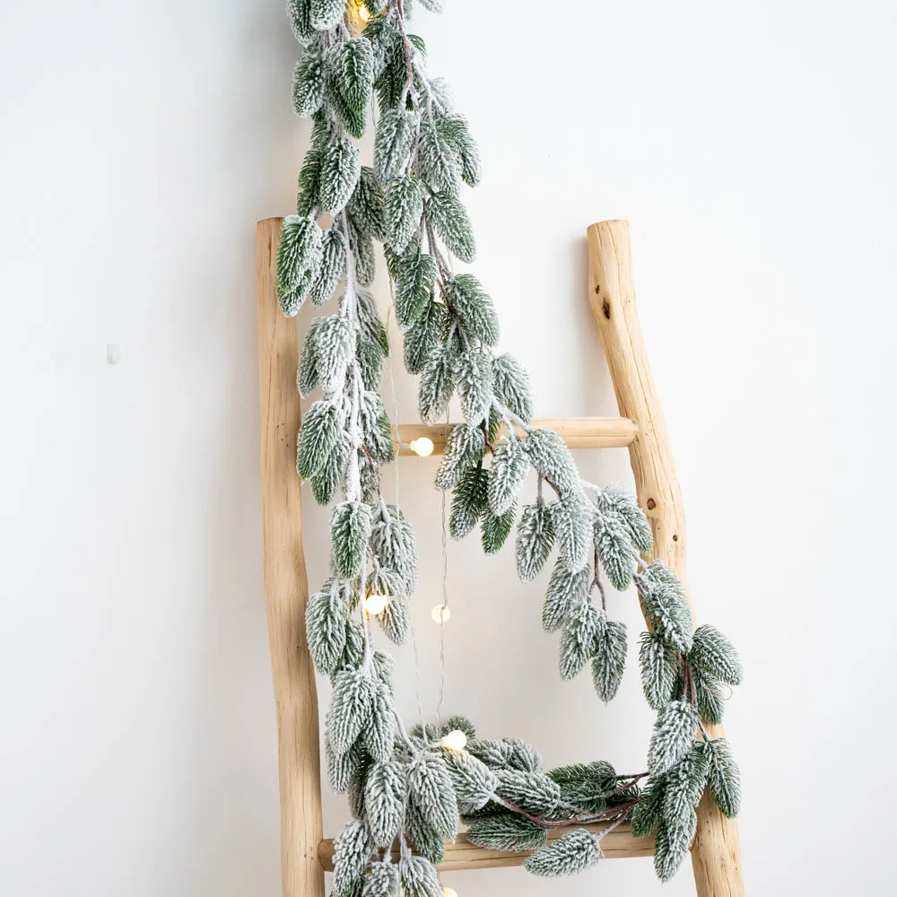 إكليل أرز صناعي متجمع لعيد الميلاد، وزخارف من الروطان لعيد الميلاد، والدرج، والمدفأة، وديكورات الحائط والأبواب #1