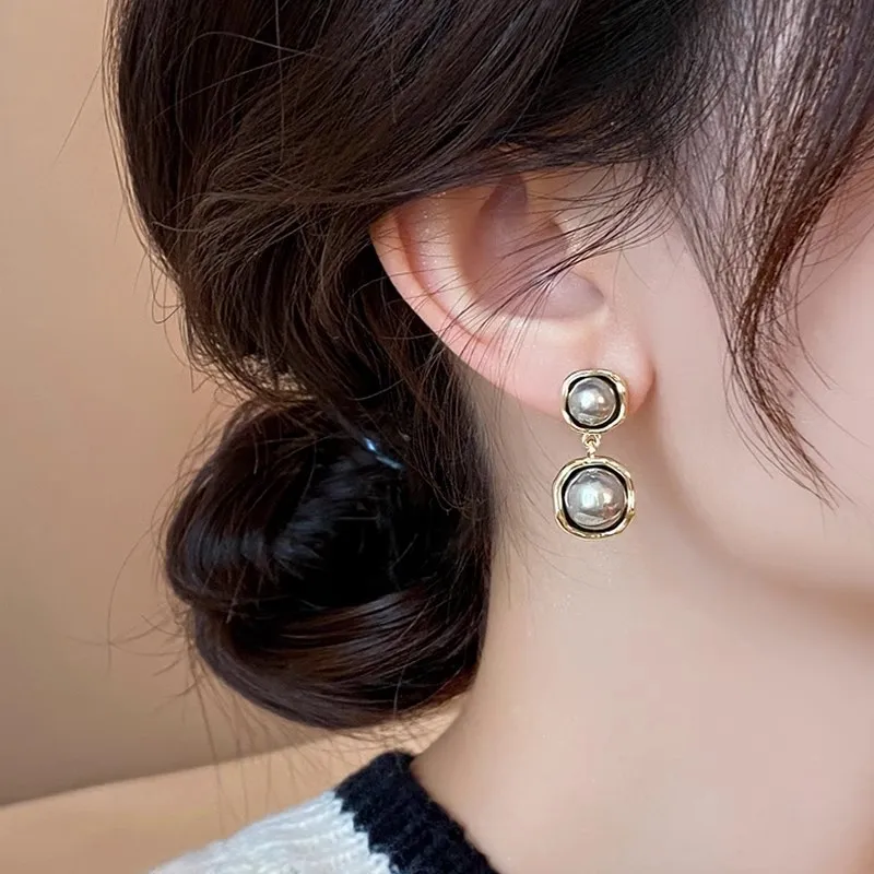2024 Korean Fashion Grey Pearl Ear Rings Classic Black Swan Pearl Women Pendant Ears Drops Proposal Gifts Daily Wearing Jewelry