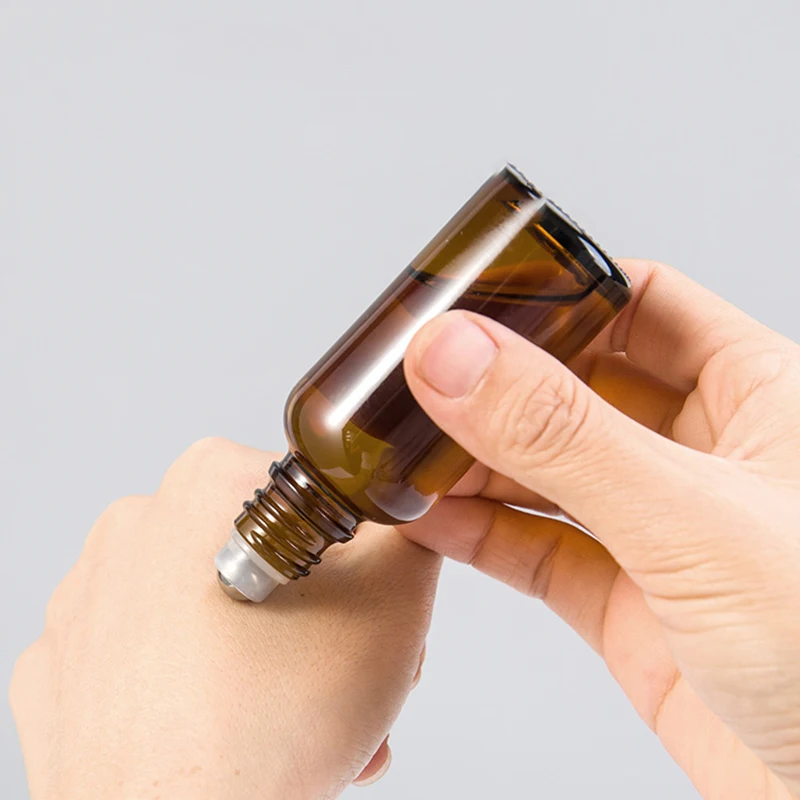 Bottiglia di palla di rotolamento colorata per tè bottiglia di soluzione originale cosmetica piccola bottiglia di campione bottiglia di vetro di olio essenziale a prova di luce