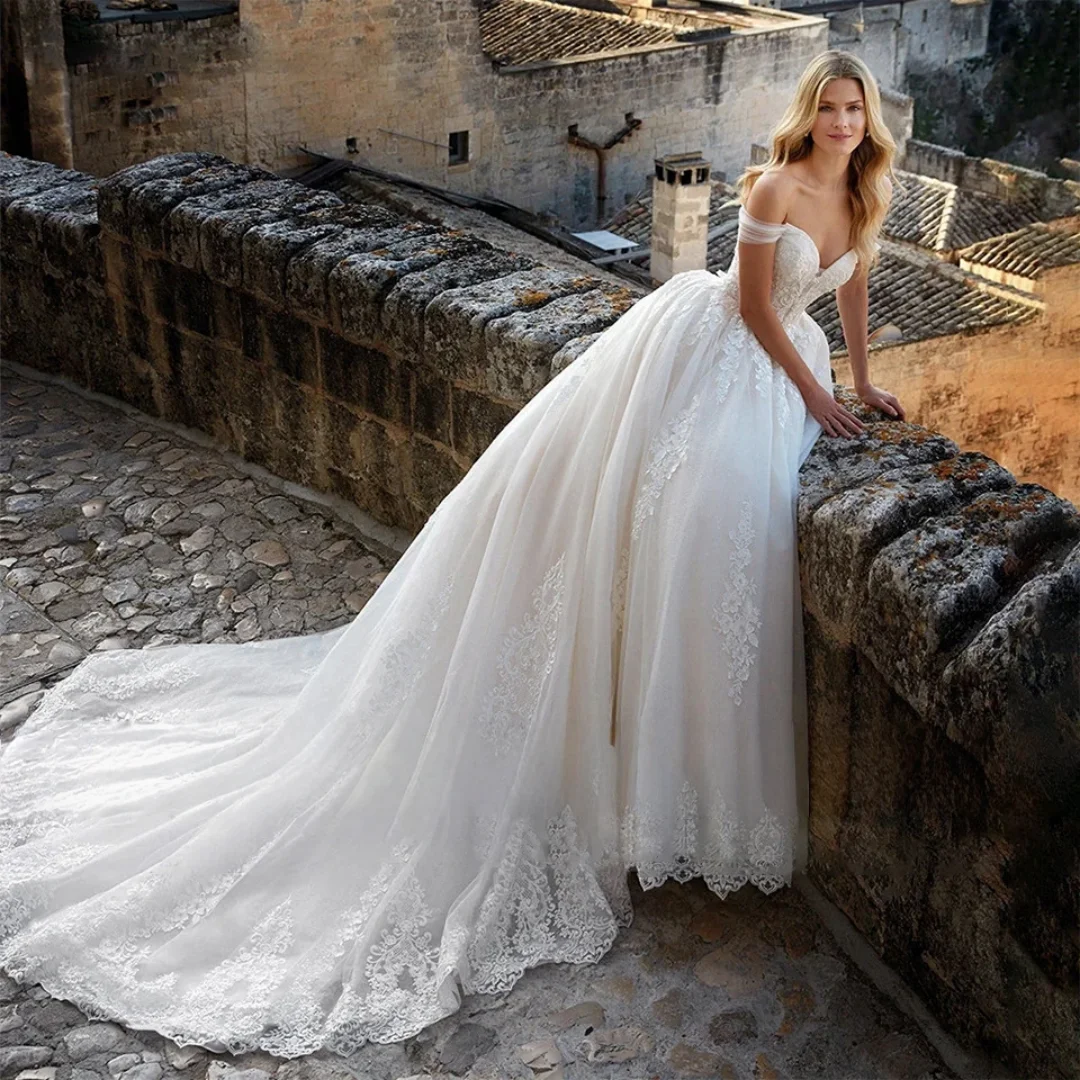 Suknia ślubna balowa z odkrytymi ramionami, dekoltem w serduszko, zdobiona aplikacjami z koronki, bez rękawów, elegancka, idealna na przyjęcie weselne, Vestido