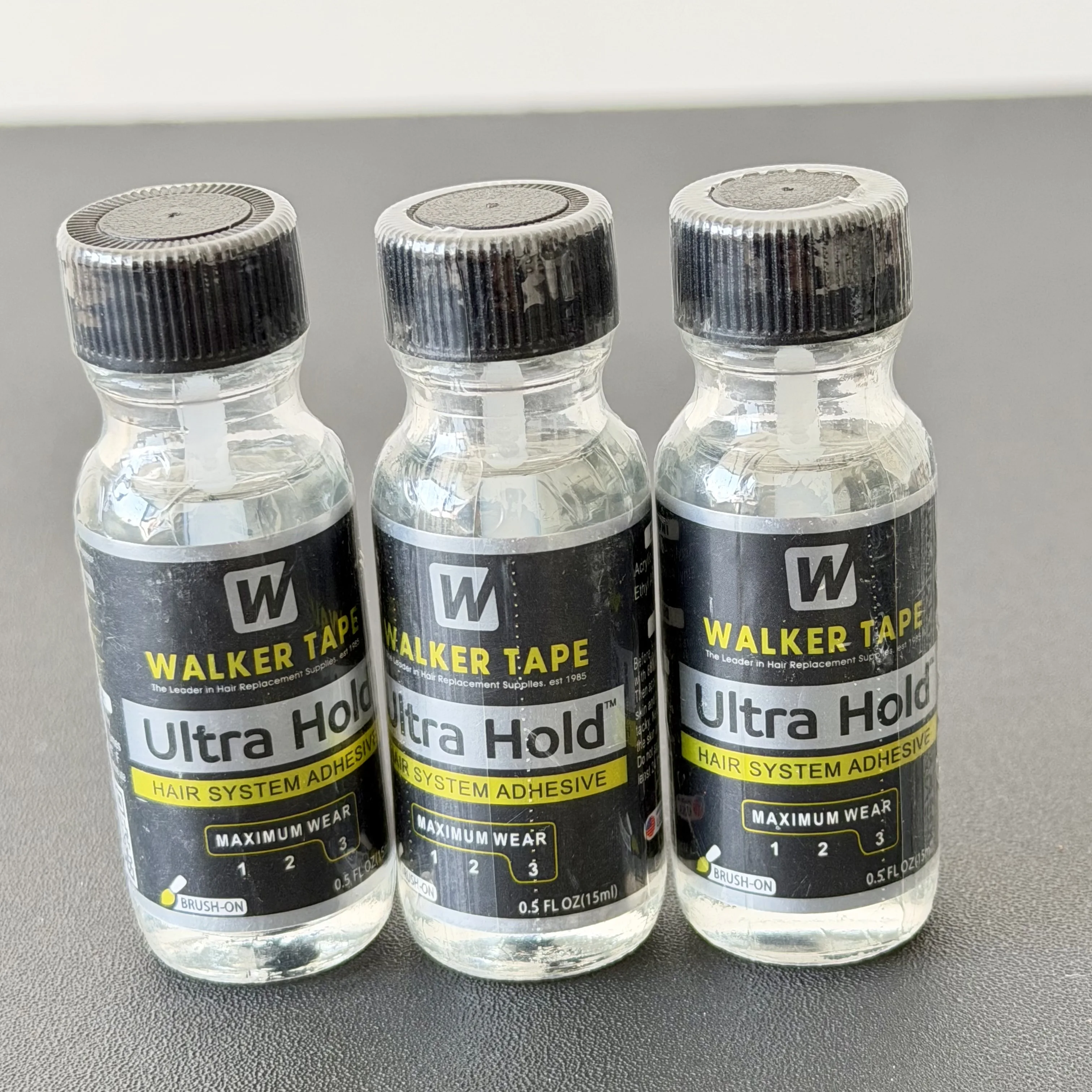 

Ультрапрочный клей для крепления париков и накладных волос оптом: невидимый, водостойкий, для тупе и накладных прядей