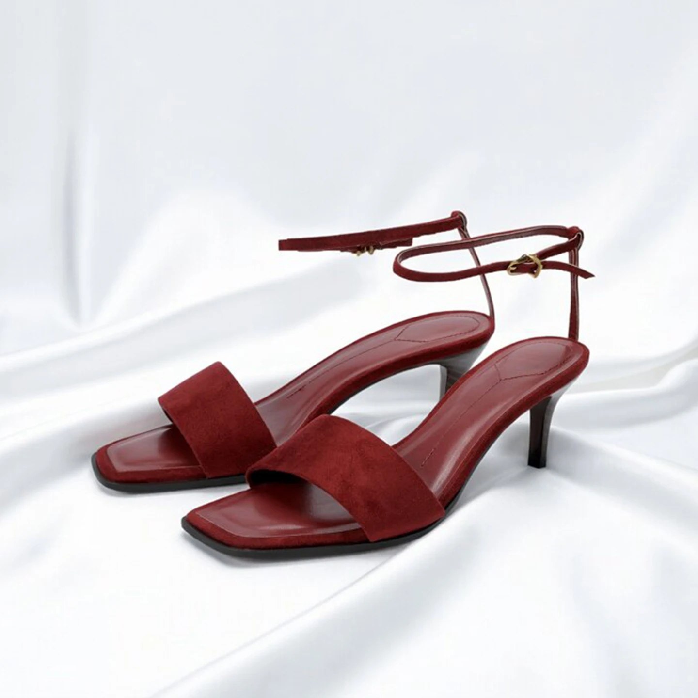 

Retro Red Elegant Low Heel Sandals Women Summer Sexy Open Toe Ankle Buckle Dress Shoes Luxury Brand Designer Shoes