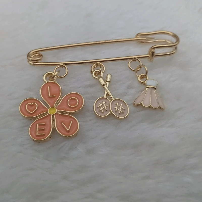 Creative fashion sports enamel brooch cute badminton badminton racket brooch personality coat lapel pin badge jewelry gift new