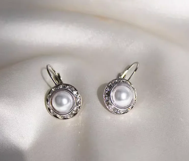 أقراط دائرية عصرية ومتطورة مرصعة بالألماس الصغير، أقراط لؤلؤ أنيقة وفاخرة، مثالية لكل من الأماكن #2