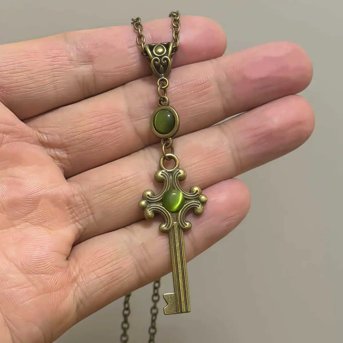 

Green Cameo key necklace,Victoria jewelry,Vintage accessories,mysterious,magical,bronze color,Gothic style,key Choker For Women