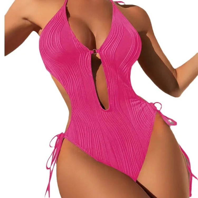 ملابس سباحة بيكيني جديدة لعام 2025 ملابس سباحة نسائية قطعة واحدة مثيرة بدون ظهر بيكيني مموج مائي متعدد الألوان