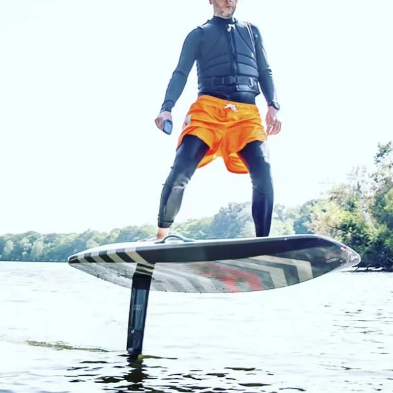 لوح ركوب الأمواج الكهربائي المخصص بالكامل من رقائق الكربون الإلكترونية Hydrofoil مع بطارية ومحرك Efoil لوح ركوب الأمواج