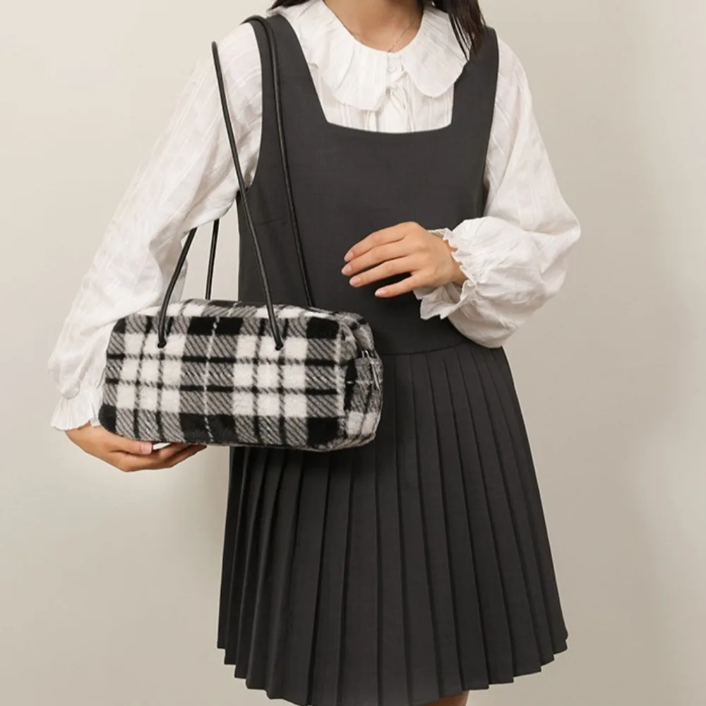 

Large Capacity Single Shoulder Bag Woolen Cloth Korean Style Plaid Underarm Bag Vintage Solid Color Pillow Handbag Girls