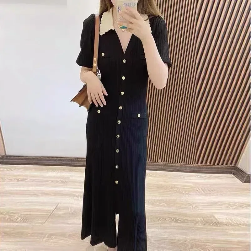 

Winter 2023 women's new dress knitted V-neck long-sleeved French brand patchwork slim and elegant casual button dress women