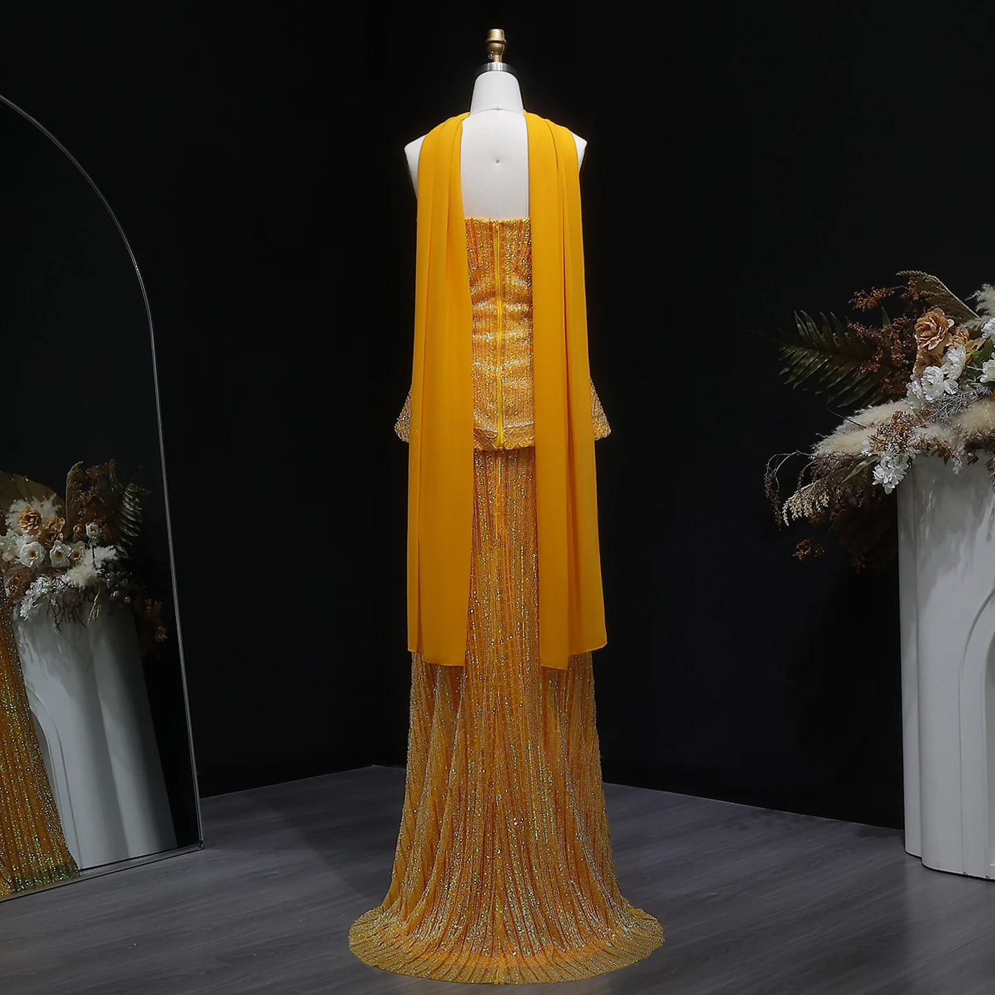 Sharon Said Luxuriöses Dubai-Orangefarbenes Abendkleid mit schweren Pailletten und Perlenstickerei 2026, trägerloses Kleid mit Schal, arabisches Party-Ballkleid SS560, maßgeschneidert – Detail 14