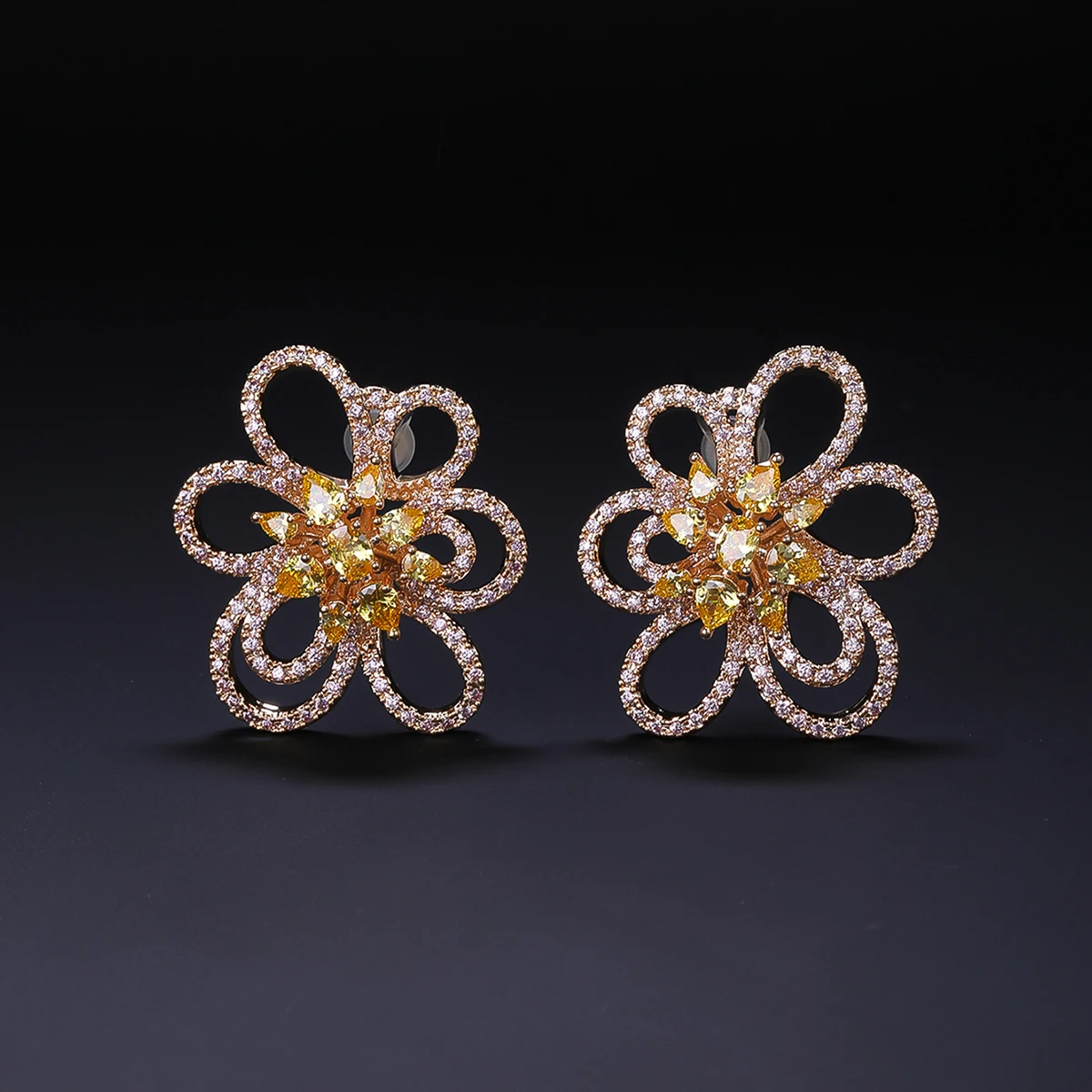 

Fashion High Quality Flower Crystal Stud Earrings Glamour Female Earrings Dinner Party Dress Accessories CE12342