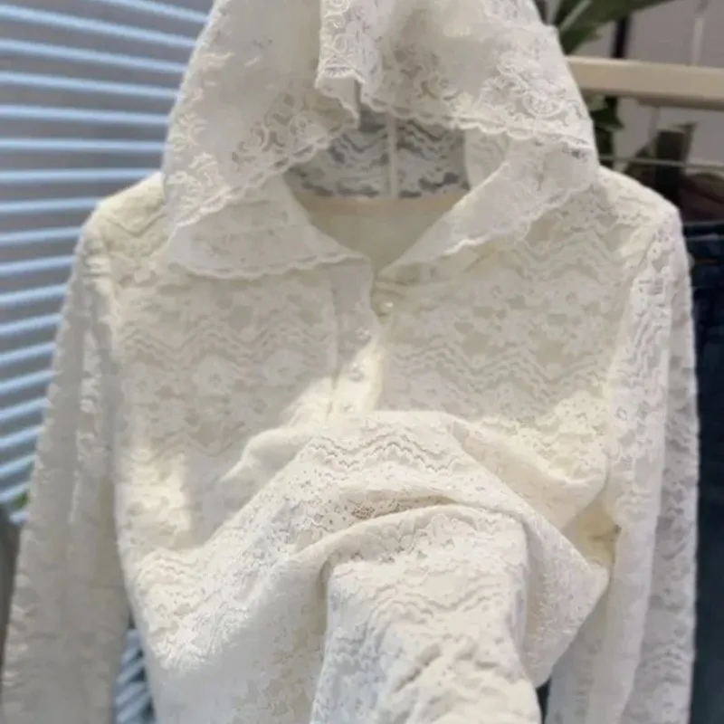 2025 الدانتيل مقنعين الحياكة للنساء الخريف الصوف مبطن كم طويل الكورية الأبيض هوديي الحلو الطباعة الكاملة زر شيك البلوز