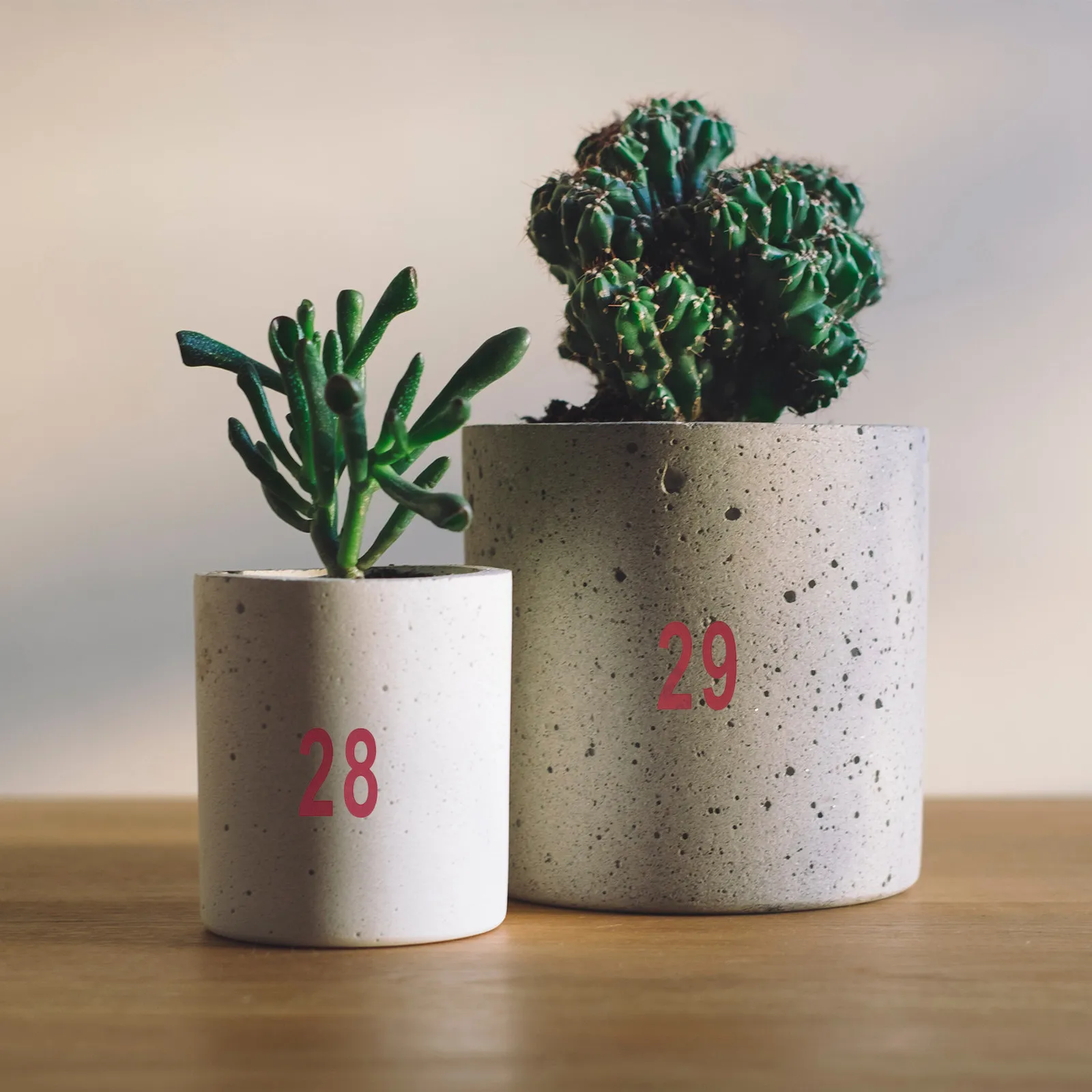 

2 большие круглые наклейки с номерами, водонепроницаемые, экологически безопасные, для маркировки одежды и горшков