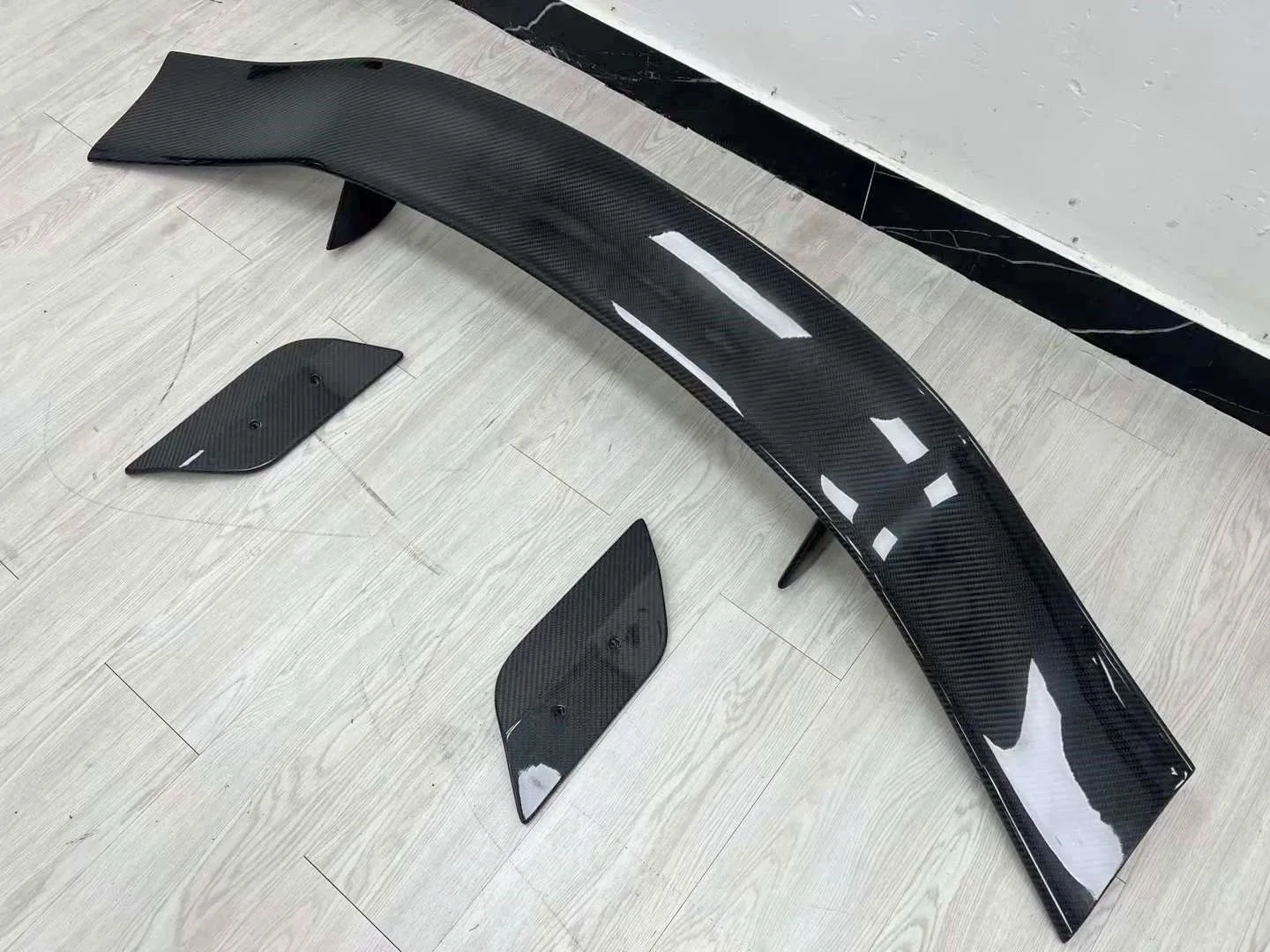 工場直販 ホットセール Msyスタイル ボディキット アストンマーチン DBX用 カーボンファイバー スポイラー リアテールディフューザー ボディキット