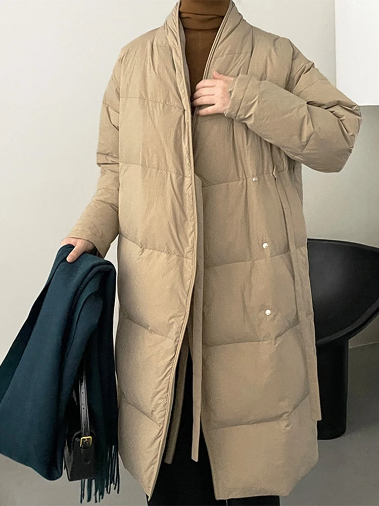 [LANMREM] Lace-up Gathered Waist Down Coats For Women V Neck Thick Warm Long Outwear Minimalism Clothes 2024 Winter New 26C1199