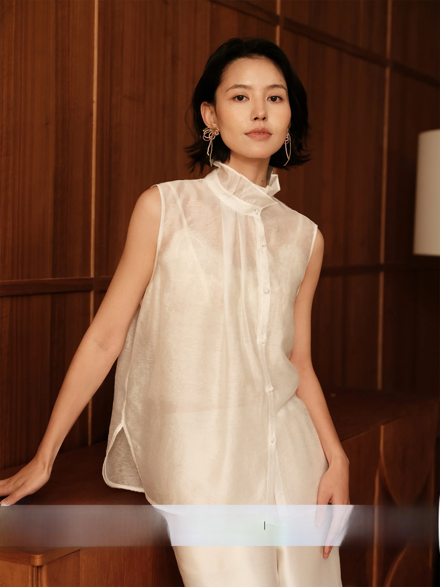 

Zhimai Rihua New Chinese Style Light Weight Acetate Lyocell Texture Weave Base Layer Vest Shirt Women's Loose Fit Sleeveless