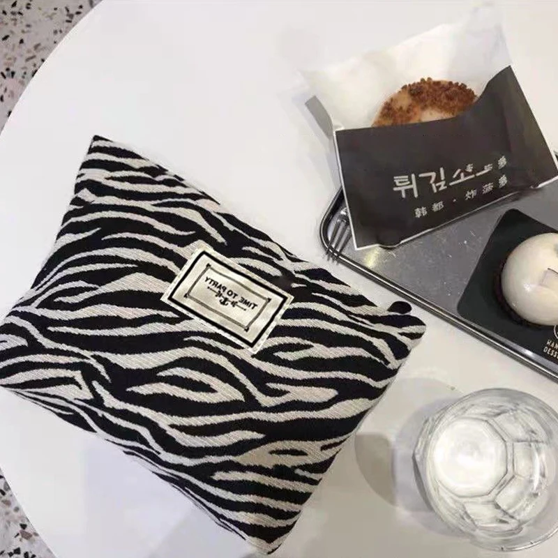 Zebra Print Cosmetic Bag Clutch Bag Large Makeup Organizer Bags Korean Cosmetic Pouch Women Cute Toiletry Beauty Case
