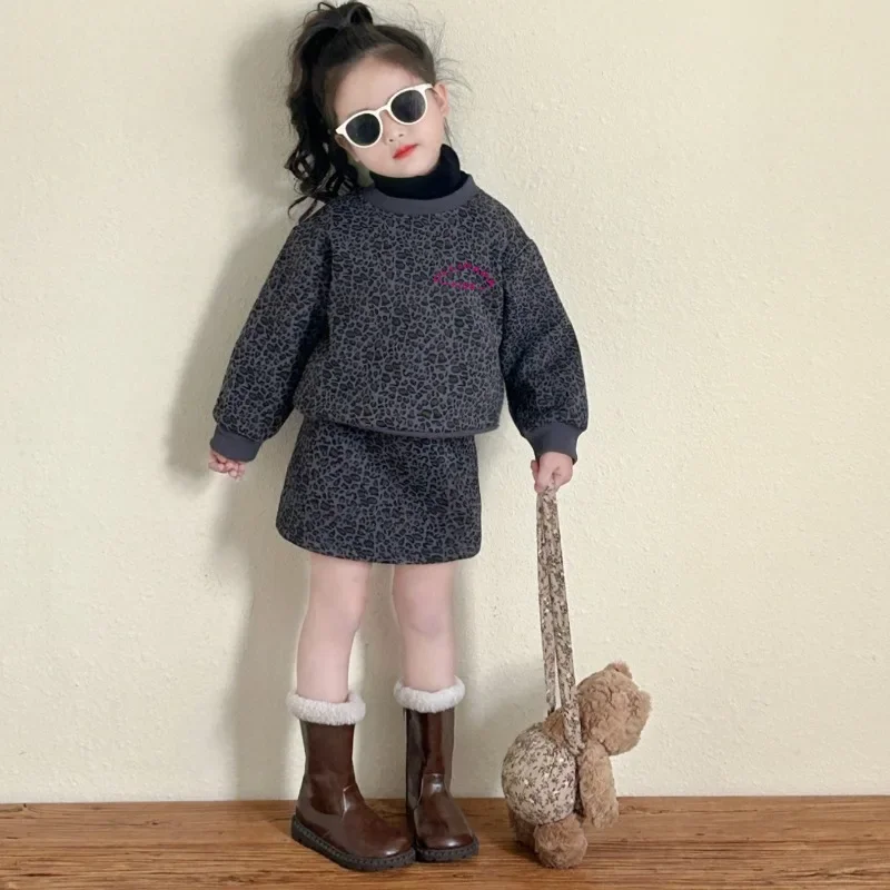 

Girls' Velvet Gray Leopard Print Skirt Set 2024 Autumn and Winter New Foreign Style Integrated Velvet Sweater Two-piece Set