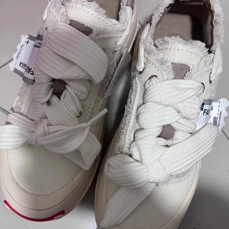 Lacci per scarpe da ginnastica casual classiche Stringhe piatte elastiche per scarpe da corsa Lunghezza 130 cm Testa in PVC resistente per uomo donna