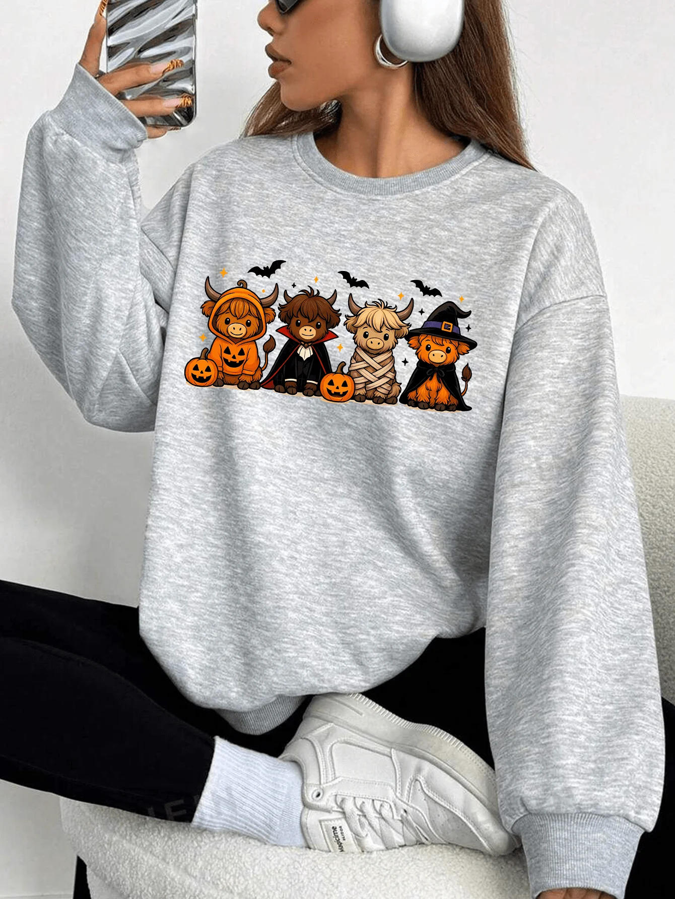 Winter Clothing Gift Ideas - Women's Highland Cow Graphic Sweatshirt Crewneck