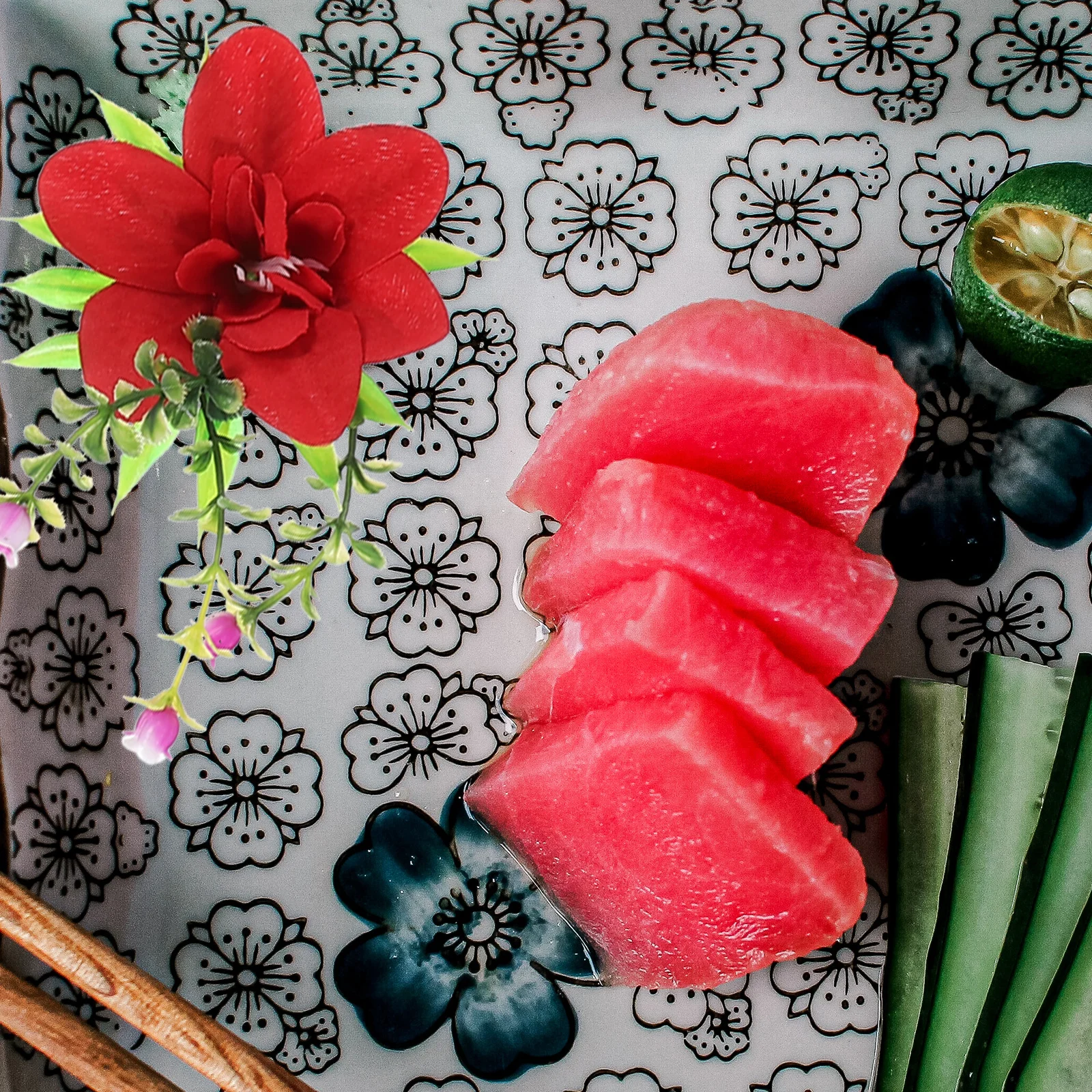 

10pcs Sushi Sashimi Display Decor Fake Flower Grass For Hotel Restaurant Salad Plate Pvc Artificial Plants Dish Accessories